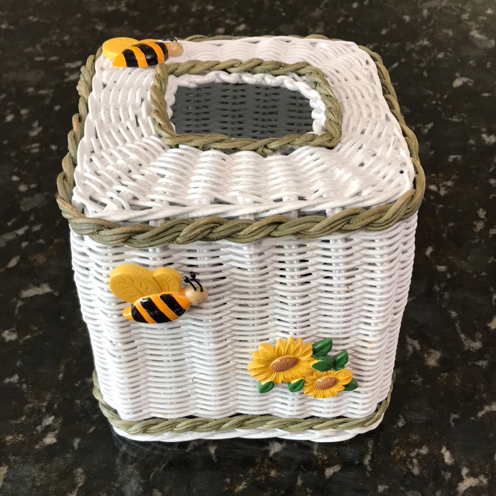 Square Bumble Bee and Flower White Wicker Tissue Box Holder